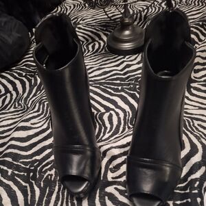 NWOB TINSTREE 9 BLACK ANKEL PEEPTOE HEEL BOOTS
